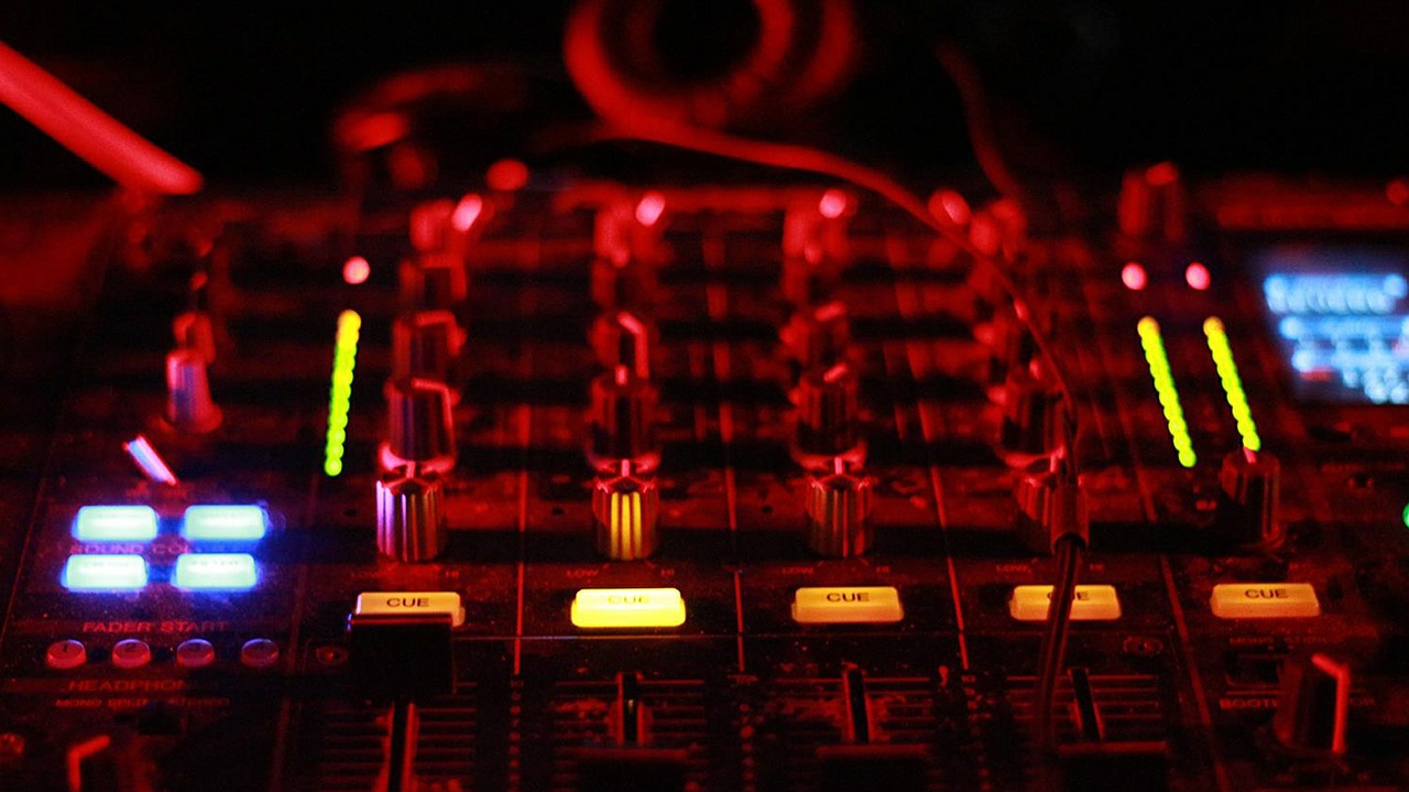 DJ Mixer - DJ Eddie Black